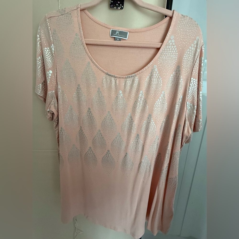 JM Collection Women’s Pink Top With Shiny Silver Accents. Size 1X.  EUC.